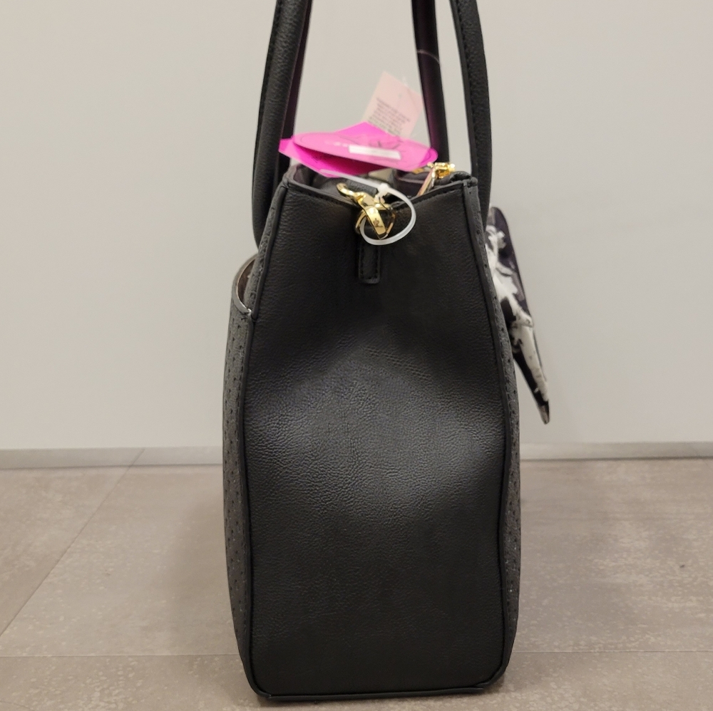 NEW Betsey Johnson Heart Handbag - Picture 3 of 8
